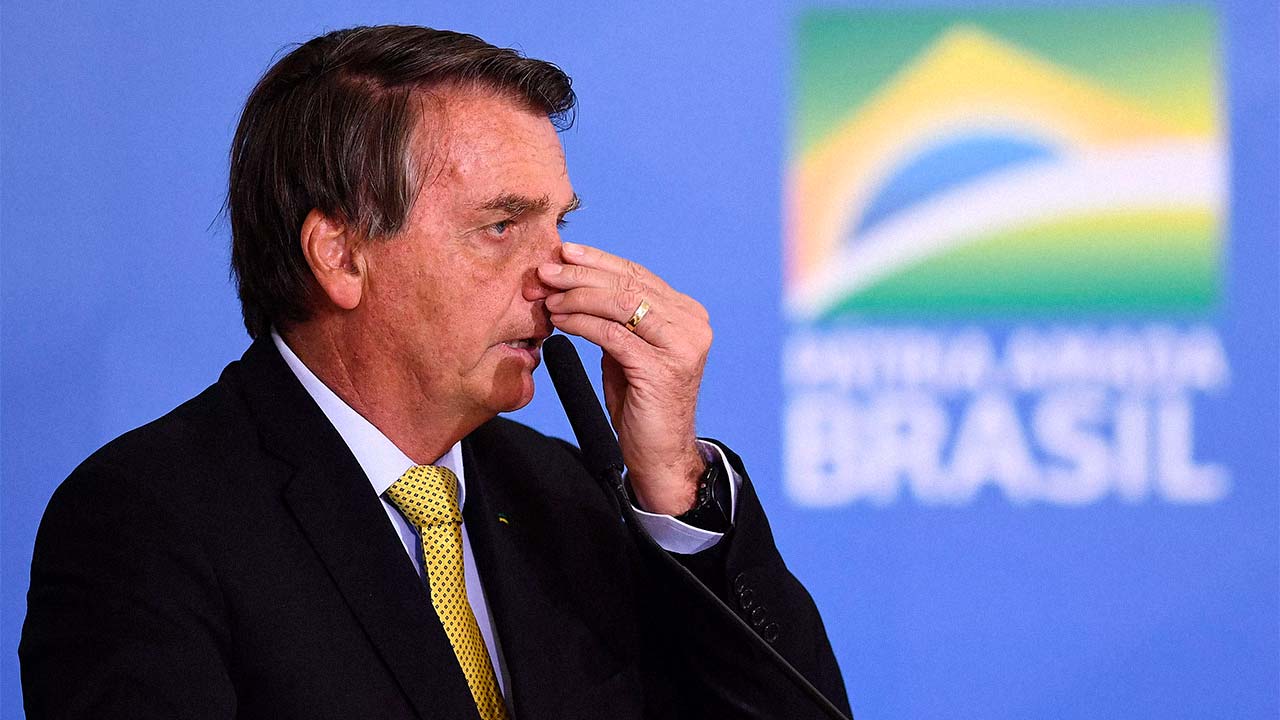 Bolsonaro volta a atacar sistema eleitoral, ao questionar sem provas apuração do 1º turno